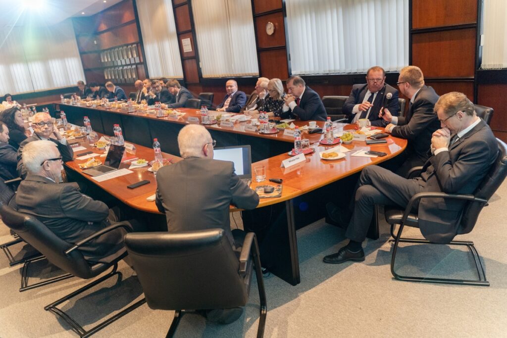 Okrúhly stôl k zlepšeniu vedy, výskumu a vysokého školstva