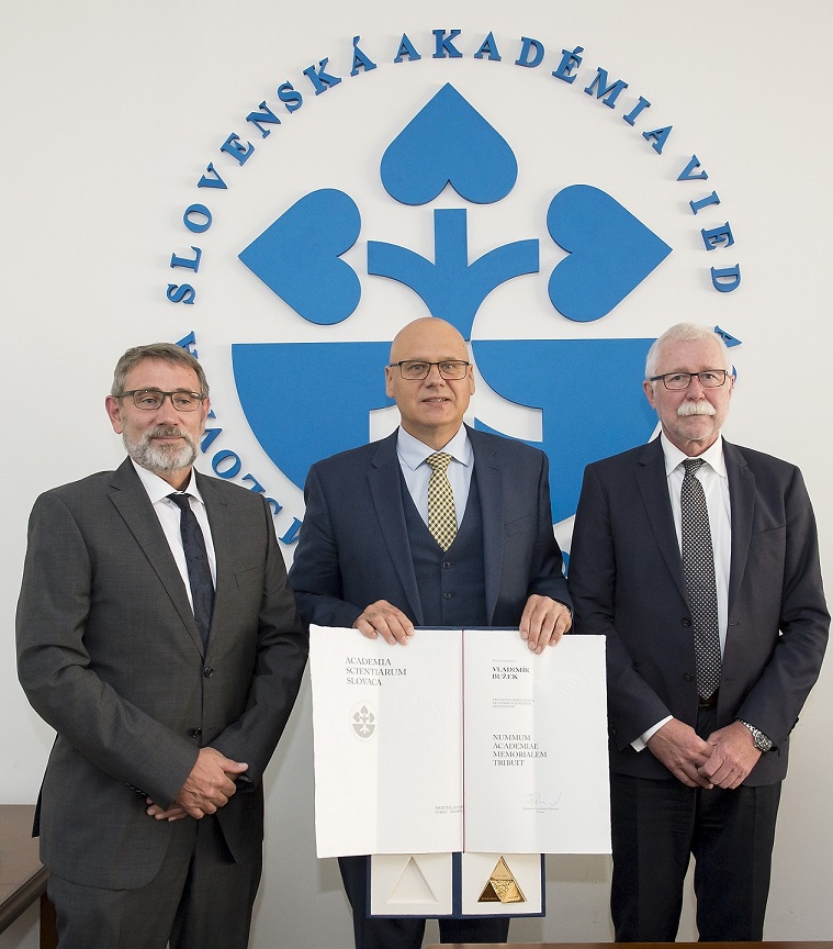 Podpredseda Učenej spoločnosti SAV ocenený Zlatou medailou SAV